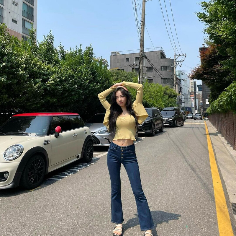 220520 Yeonje Instagram Update (ALICE) documents 3