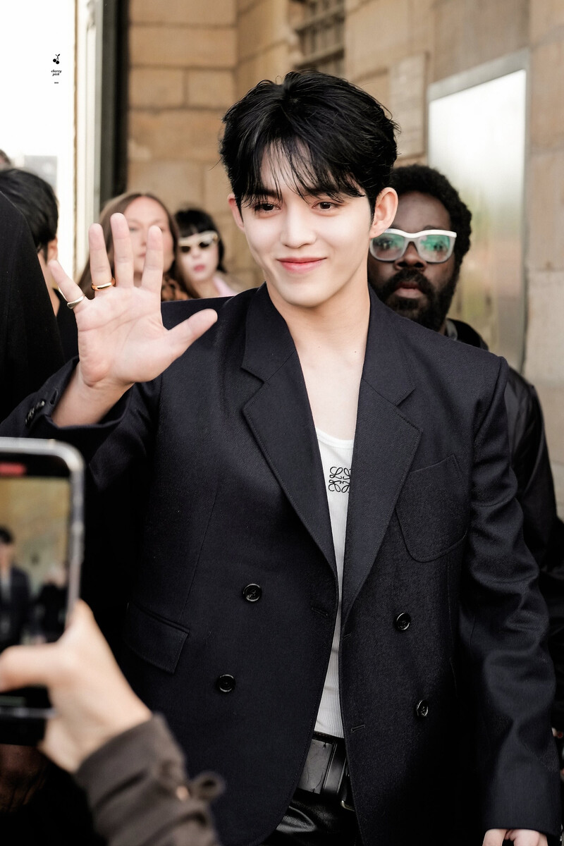 240927 SEVENTEEN S.Coups - LOEWE Paris Fashion Week documents 14