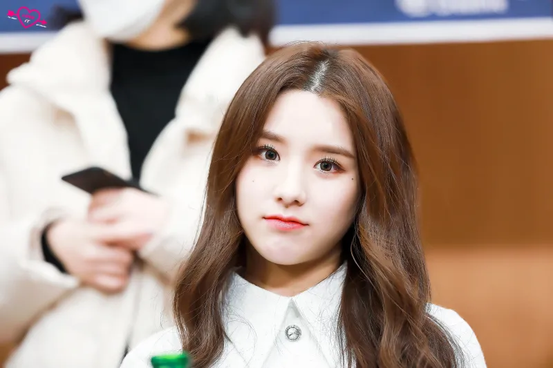 Jeon_HeeJin_com-1227959532023713794-EQqWrgsUcAAJ0gv.jpg