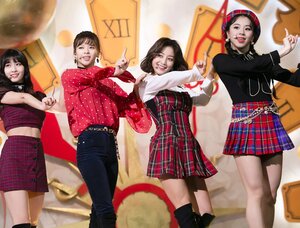 181111 TWICE "YES or YES" at Inkigayo