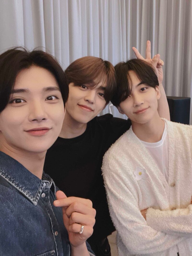 220709 SEVENTEEN Twitter Update - Joshua, S.coups and Jeonghan documents 2