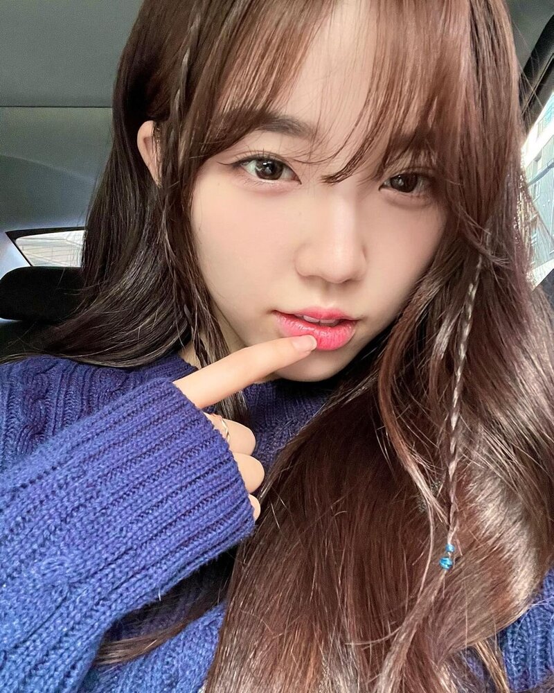 221015 - Minji Instagram Update | kpopping