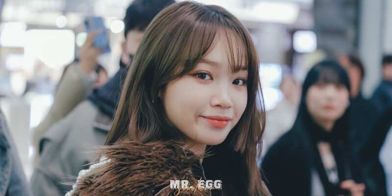 240104 LE SSERAFIM Chaewon - ICN Airport documents 5