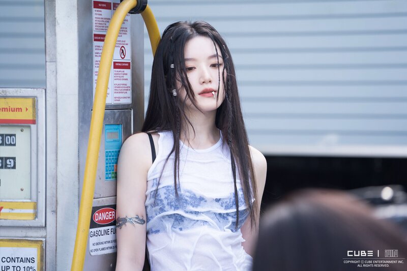240712 CUBE Entertainment Naver Post with Shuhua - (G)I-DLE 7th Mini Album [I SWAY] Behind the Scenes of the Jacket Shoot documents 10