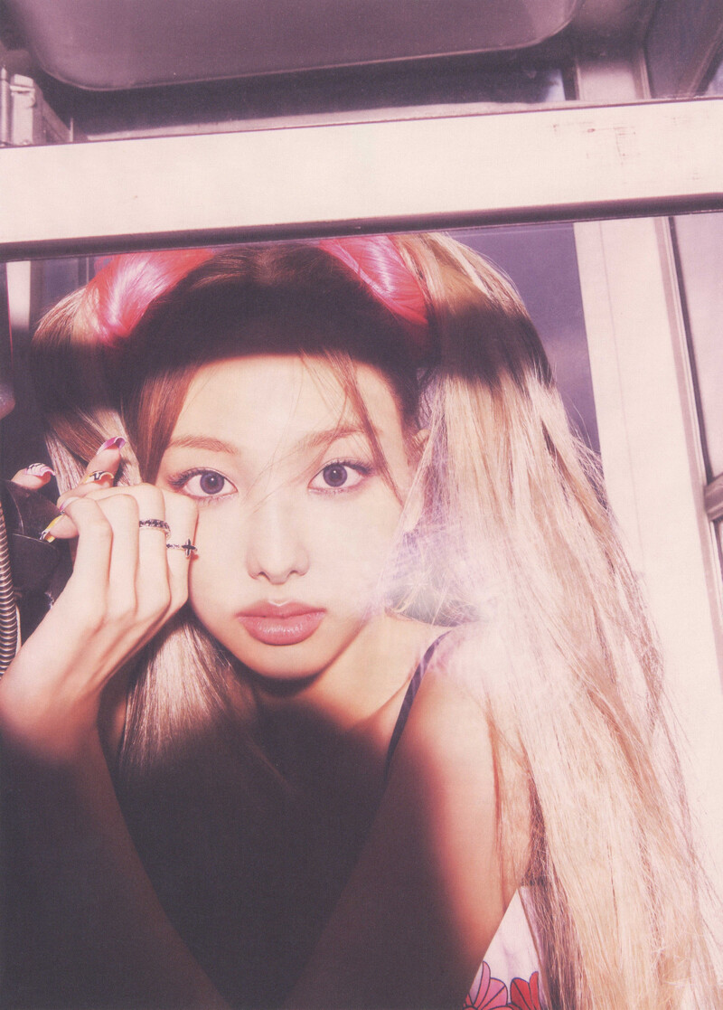 NAYEON 2nd Mini Album 'NA'  SCAN Photobook documents 14