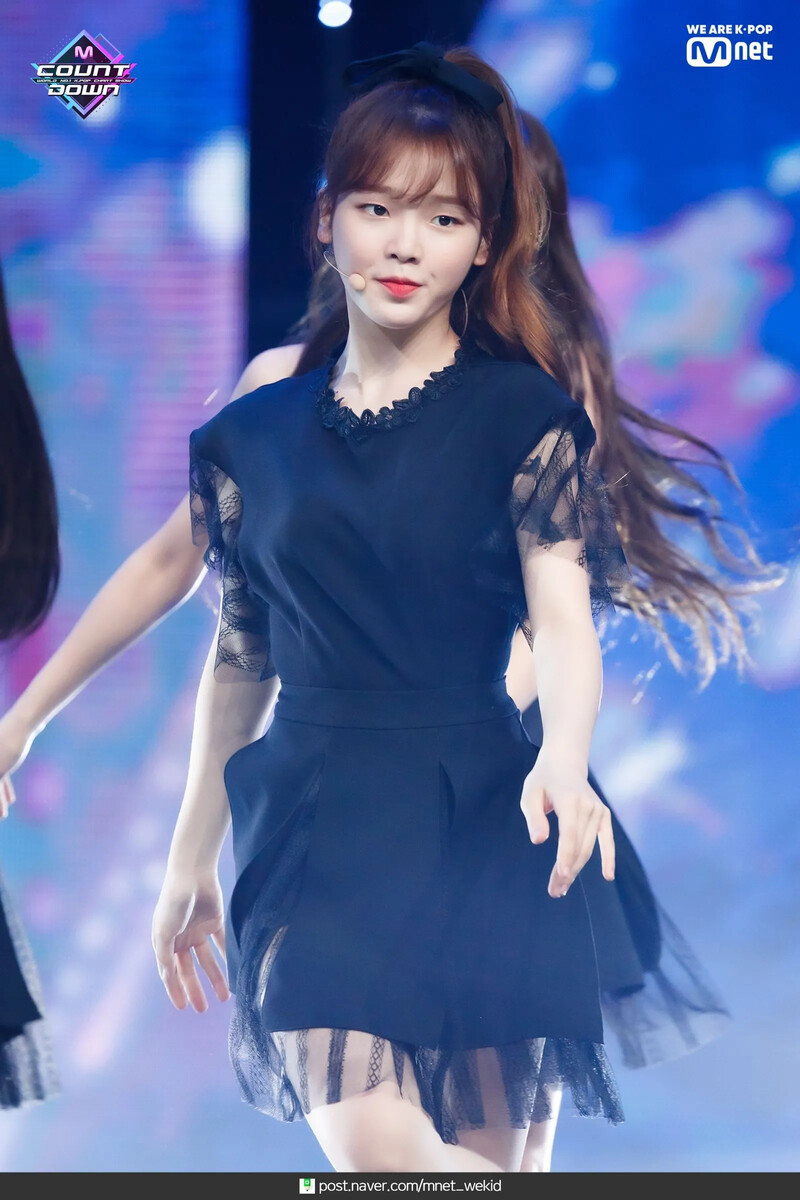 OHMYGIRL_(12).jpg