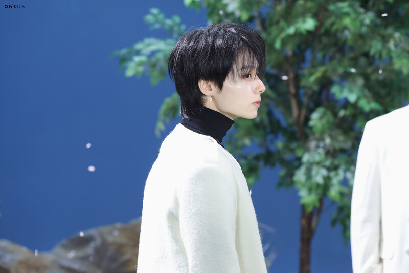 ONEUS 'Rupert's Drop' MV behind documents 16