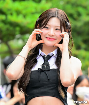 240712 STAYC Seeun - Music Bank Commute