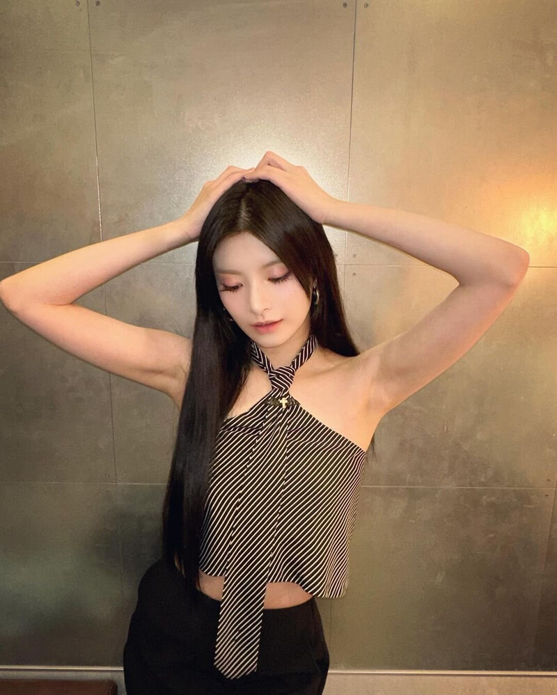 240503 EVERGLOW Yiren Instagram Update documents 2