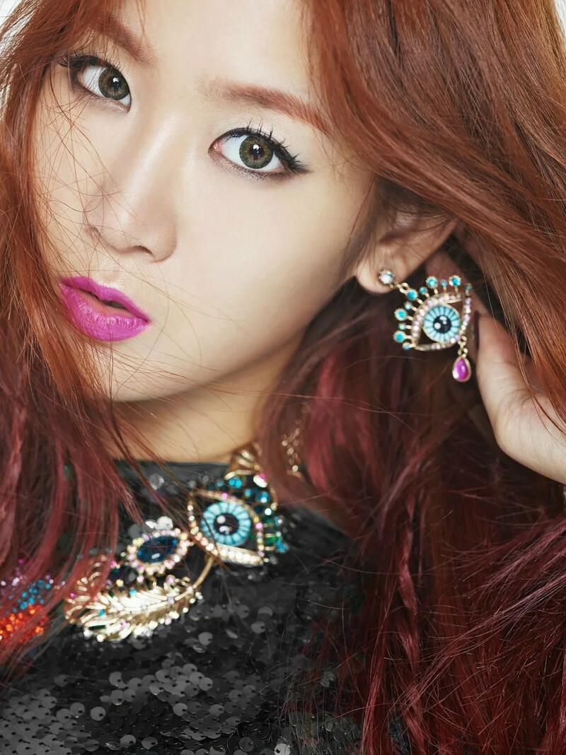 SISTAR_Soyou_Shake_It_concept_photo_(2).jpg