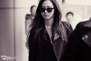121106 Girls' Generation Yuri at Gimpo Airport