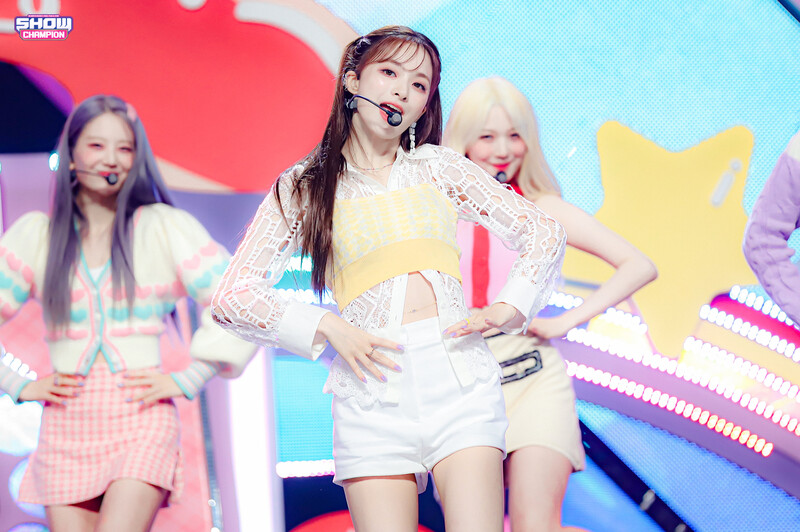 210908 fromis_9 - 'Talk & Talk' at Show Champion documents 14