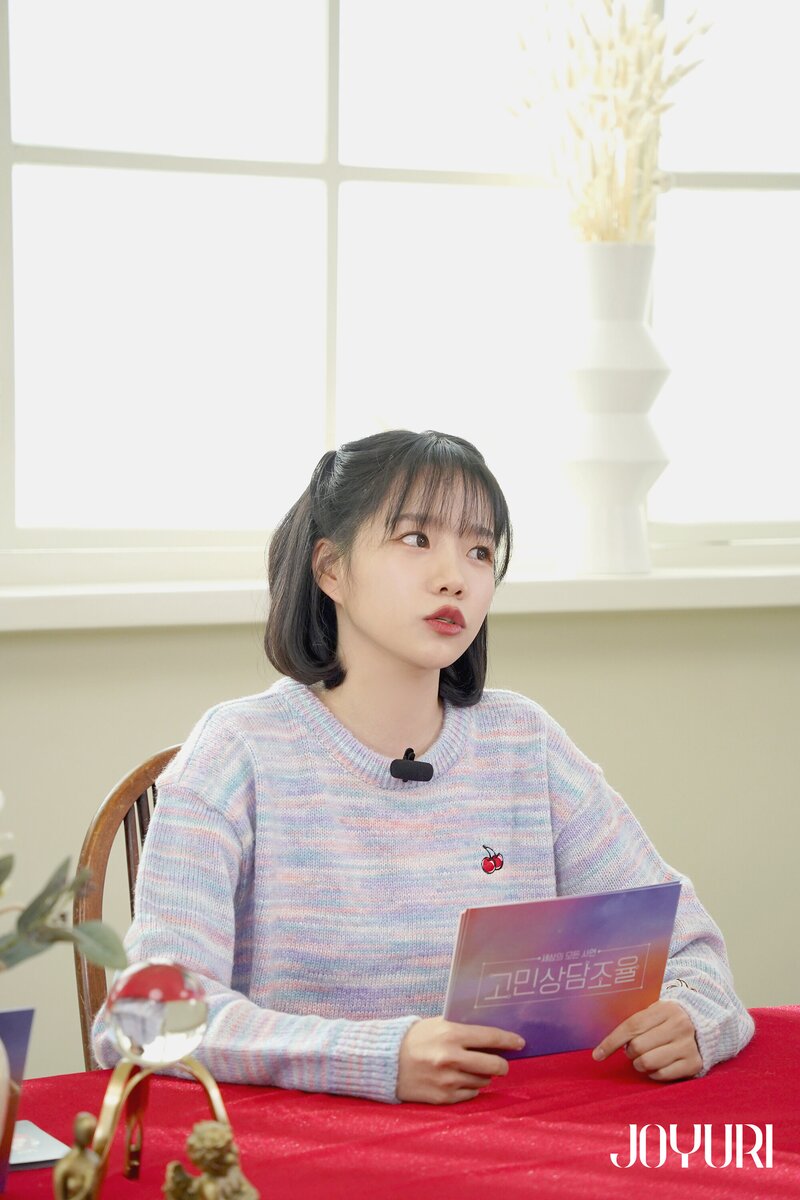 220112 Jo Yuri Cafe Update - 'Counseling Jo Yuri' Behind documents 3