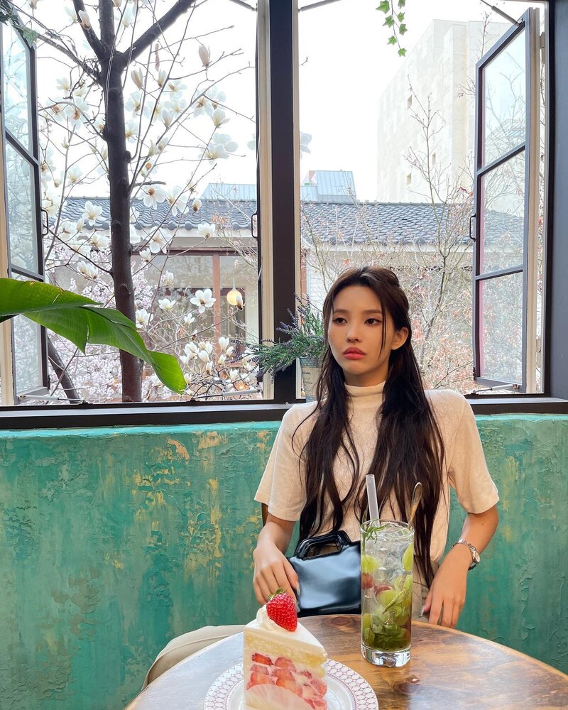 230324 (G)I-DLE Soyeon Instagram Update documents 8