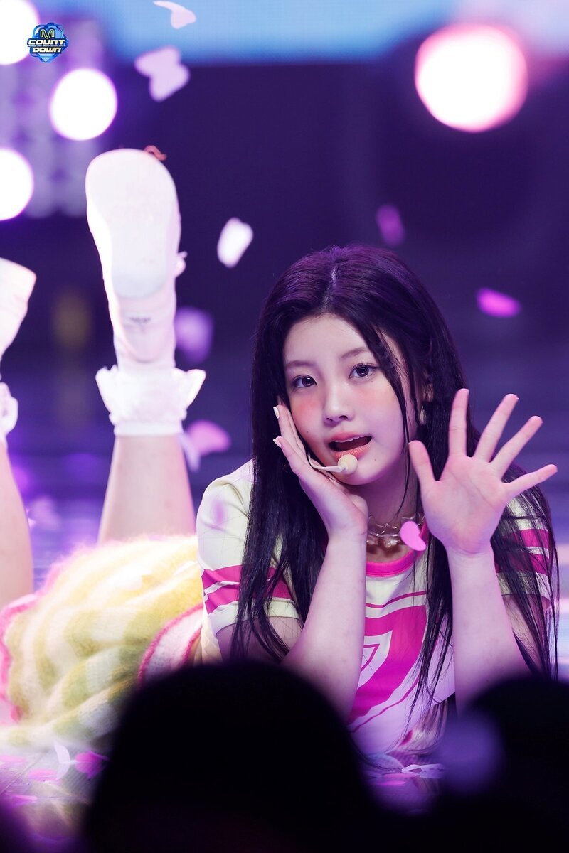 240418 ILLIT Wonhee - 'Lucky Girl Syndrome' at M Countdown documents 1