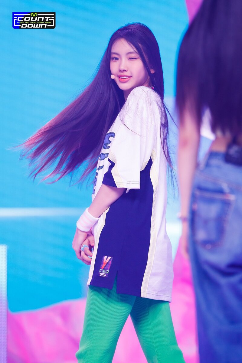 220811 NewJeans Hyein 'Attention' at M Countdown documents 3