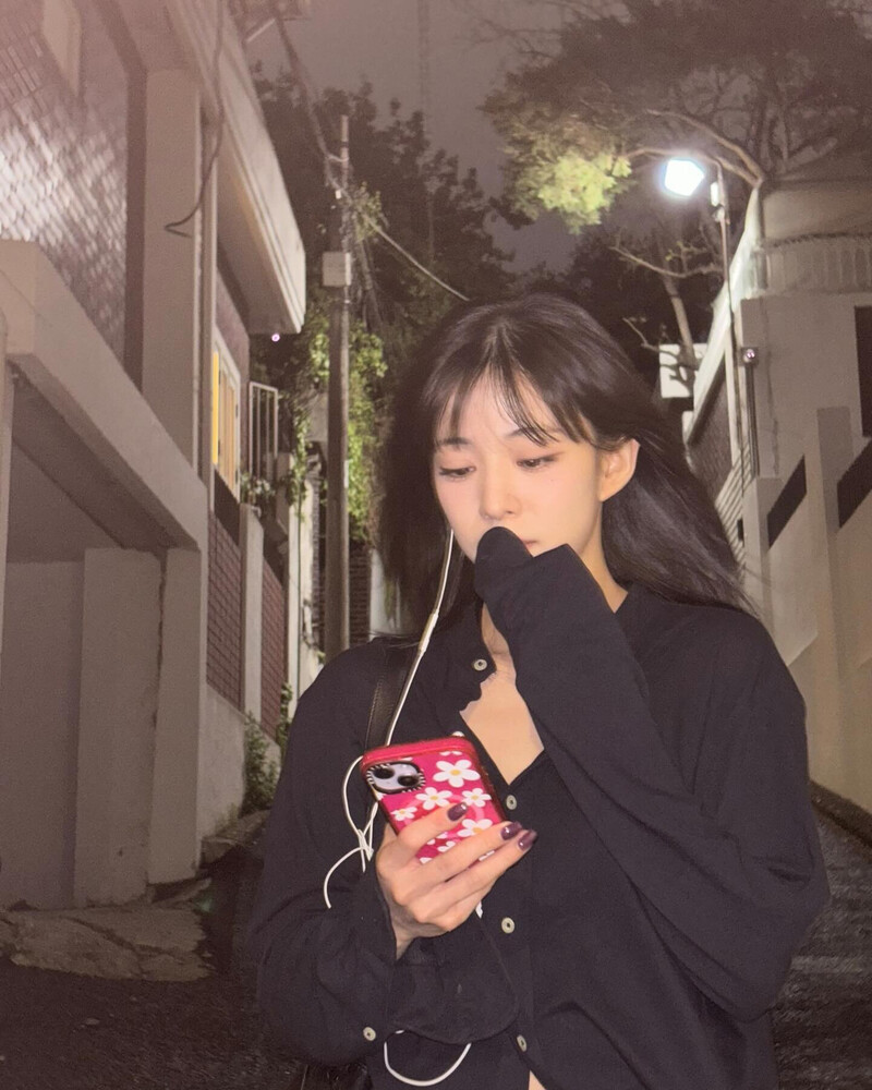 240424 fromis_9 Chaeyoung Instagram Update documents 2