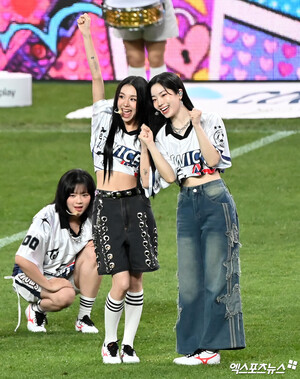 240731 TWICE Chaeyoung & Dahyun at Team K-League vs. Tottenham Hotspur's Halftime Show