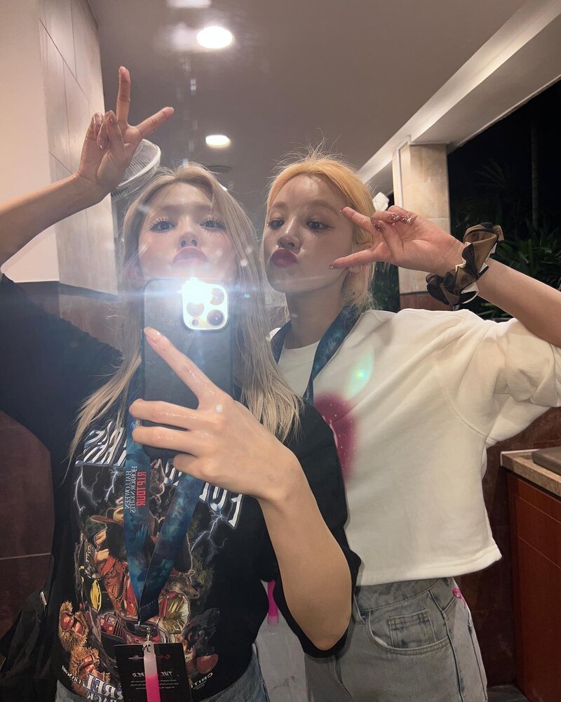 221003 (G)I-DLE Miyeon Instagram Update with Shuhua & Yuqi documents 3