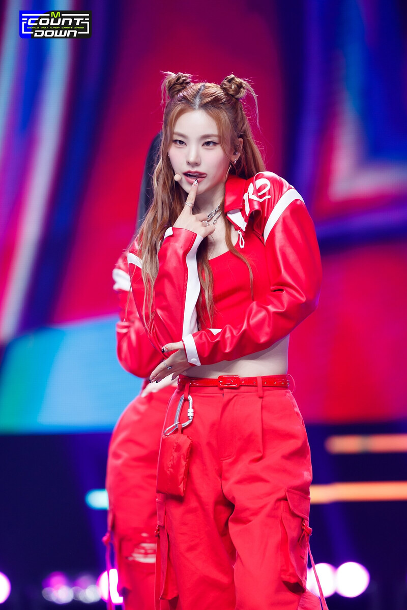 230810 ITZY Yeji - 'CAKE' at M COUNTDOWN documents 10