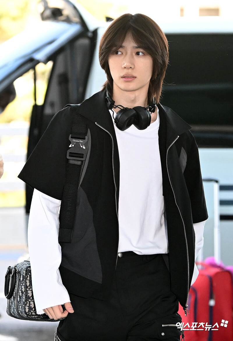 230908 TXT Beomgyu at Incheon International Airport documents 2