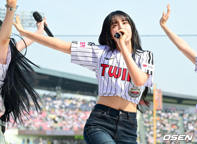 240504 STAYC Yoon - 2024 Shinhan Bank SOL KBO League in Jamsil Stadium documents 3