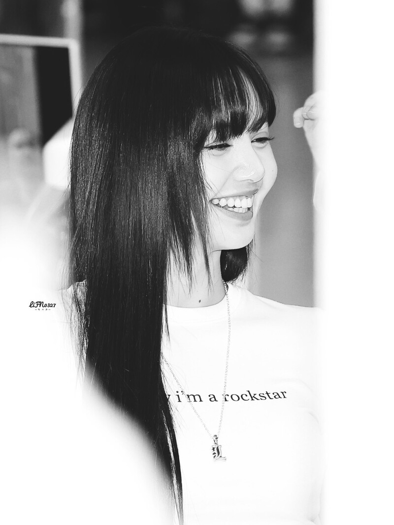 240714 LISA - ‘ROCKSTAR’ POP-UP STORE IN SEOUL documents 4