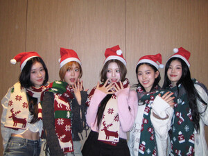 241223 - ITZY Twitter Update - Happy Holidays