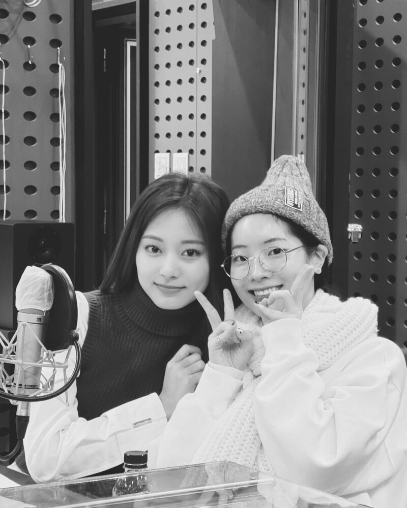 211117 TWICE Instagram Update - Tzuyu & Dahyun documents 4