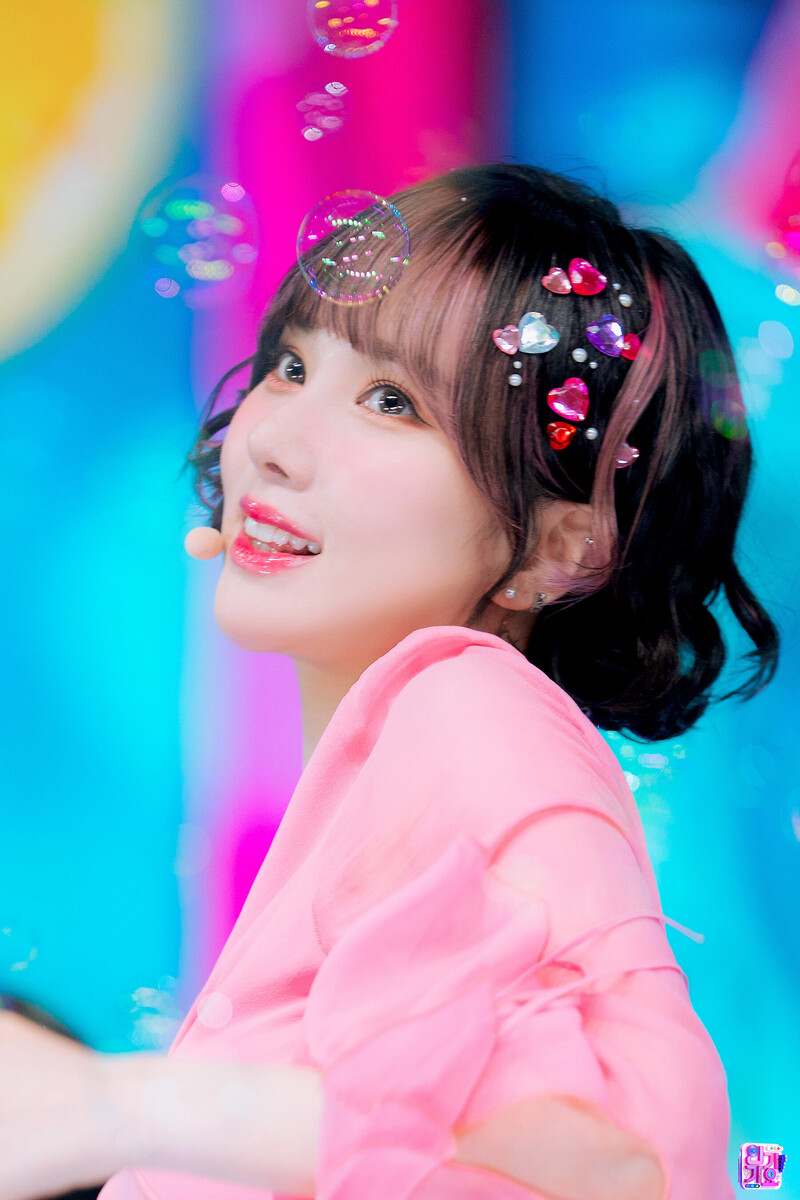 220711 VIVIZ Eunha - LOVEADE at SBS Inkigayo documents 1