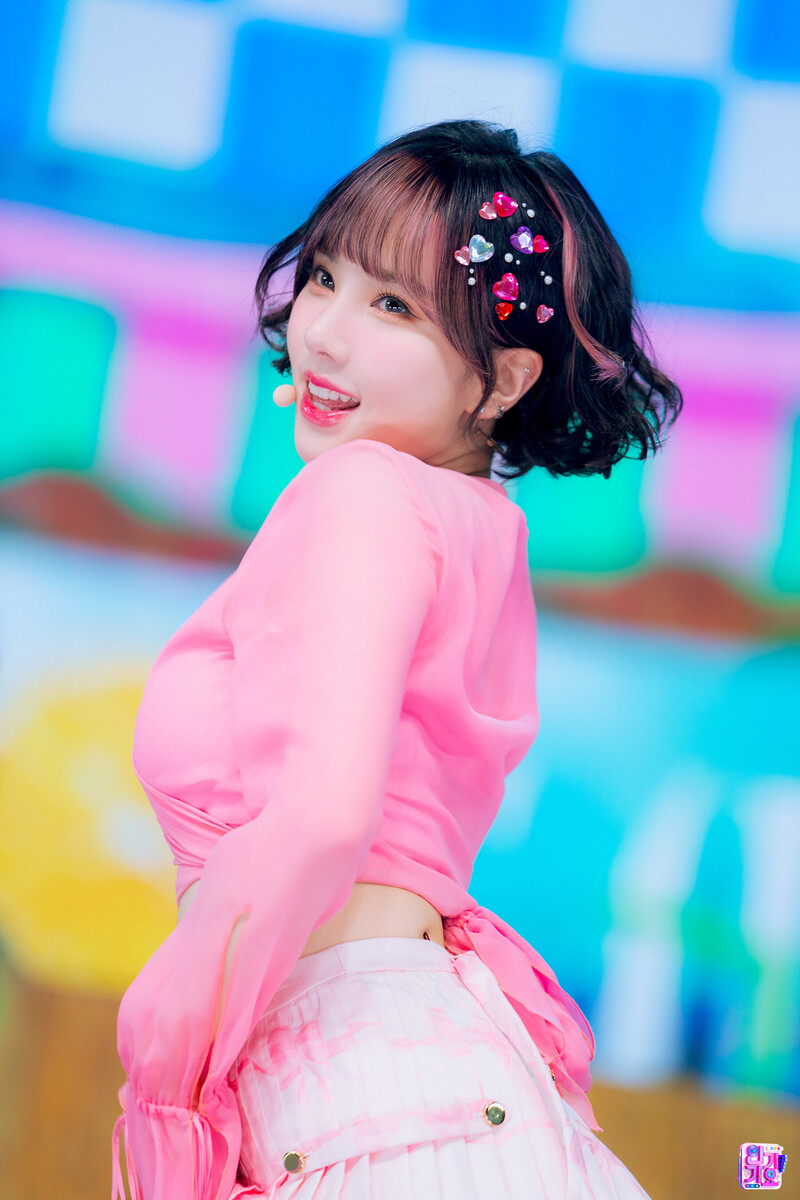 220711 VIVIZ Eunha - LOVEADE at SBS Inkigayo documents 2