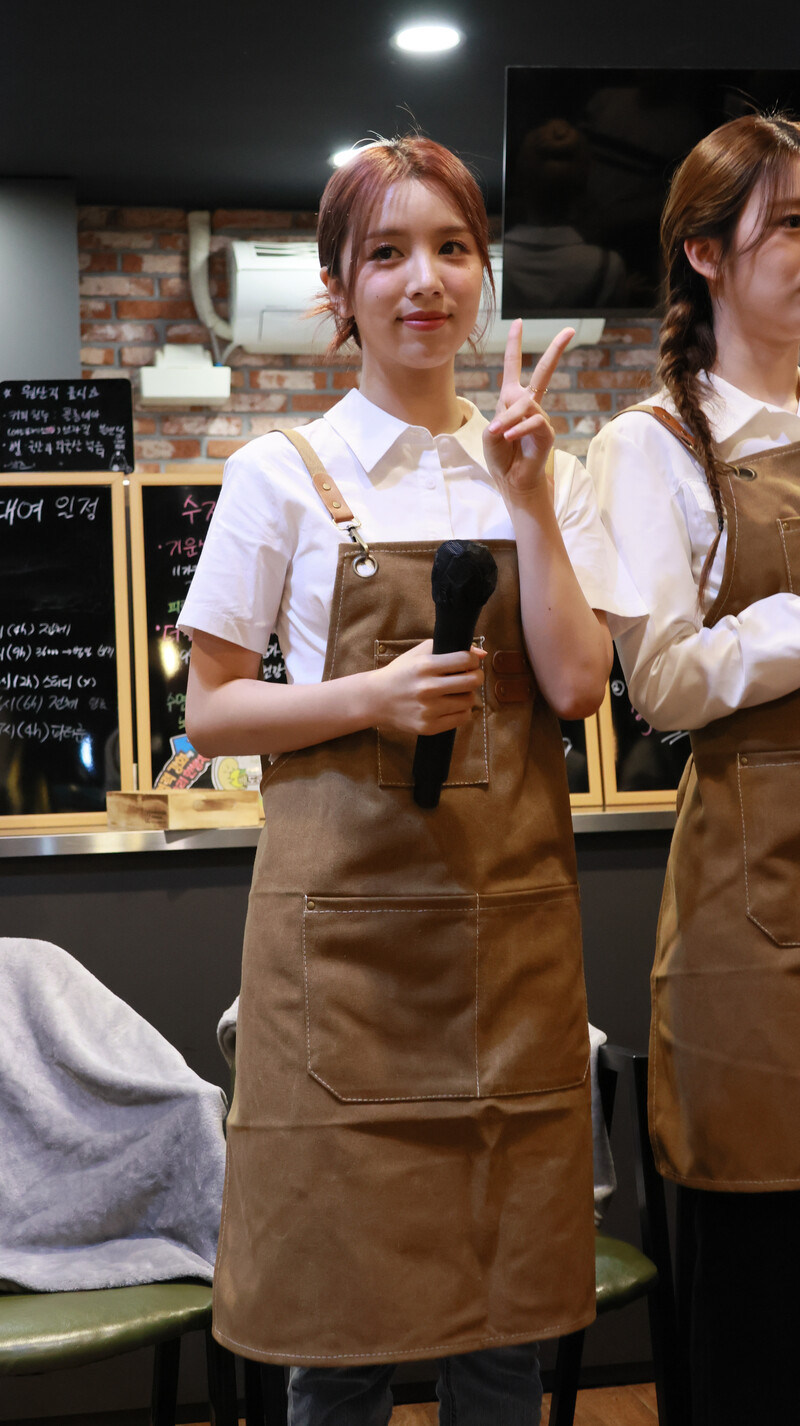 240825 WOOAH - LUCY at cafe fansign event documents 1