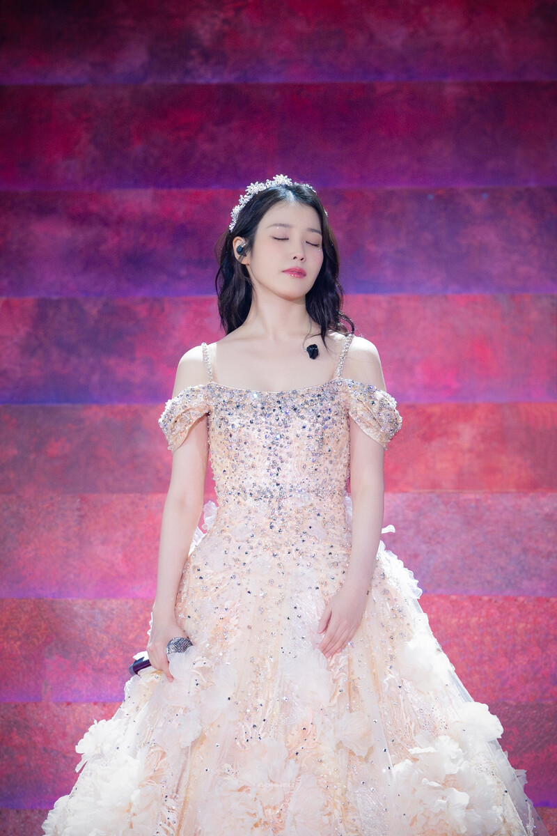 240921 IU - HEREH World Tour Concert Encore: The Winning in Seoul Day 1 documents 2