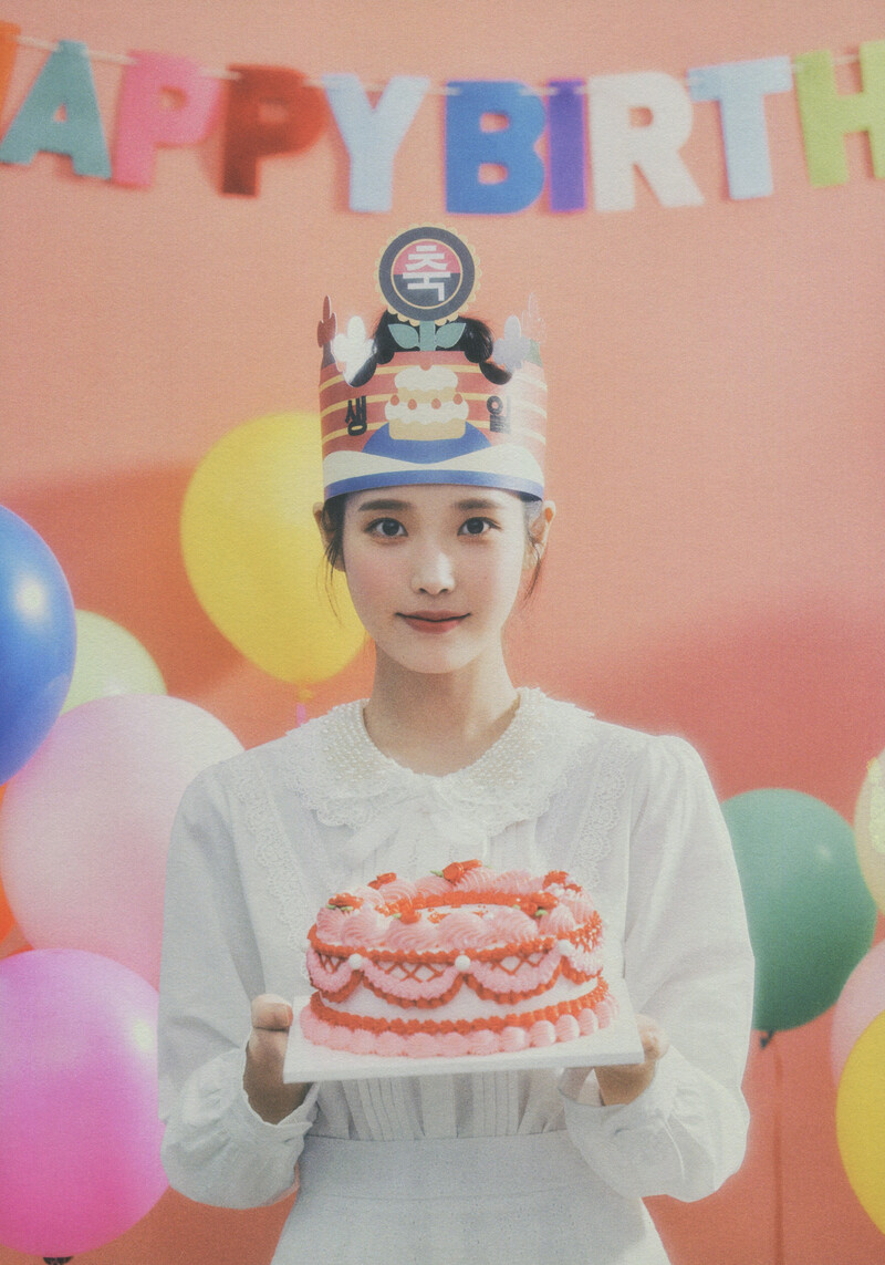 IU 5th Official ‘UAENA’ Fanclub Kit [SCANS] documents 2