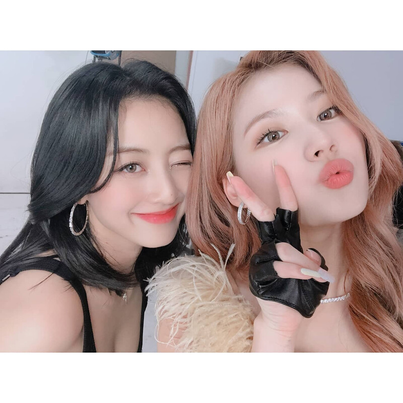 210728 TWICE Instagram Update - Jihyo & Sana documents 4