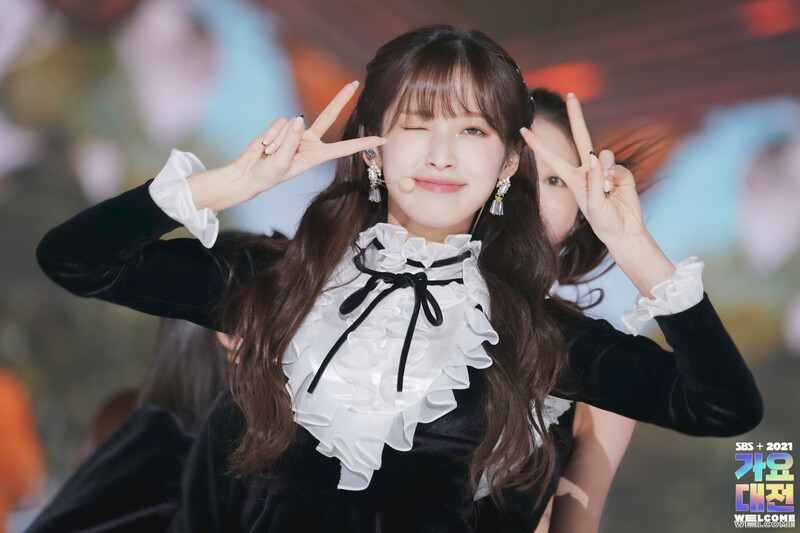 211225 OH MY GIRL at SBS Gayo Daejeon documents 4