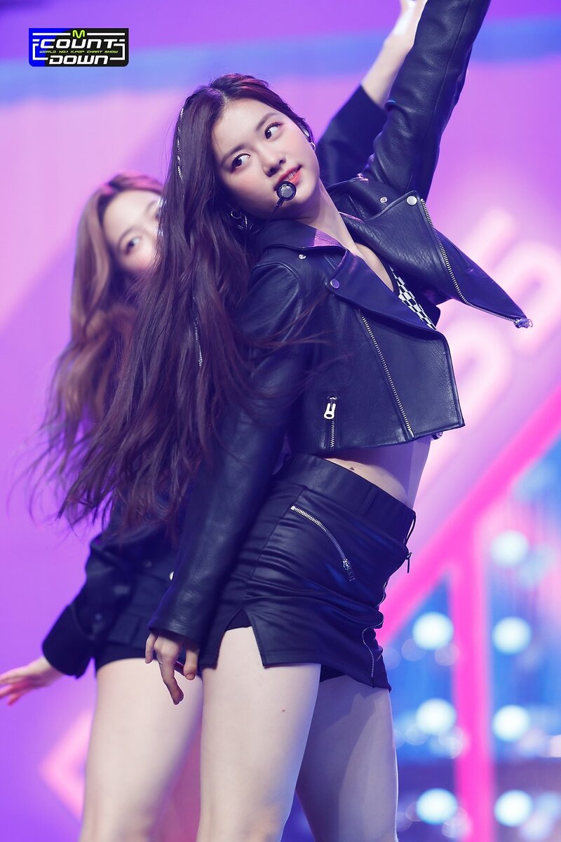 220505 LE SSERAFIM's Garam - 'Fearless' and 'Blue Flame' at M Countdown documents 8