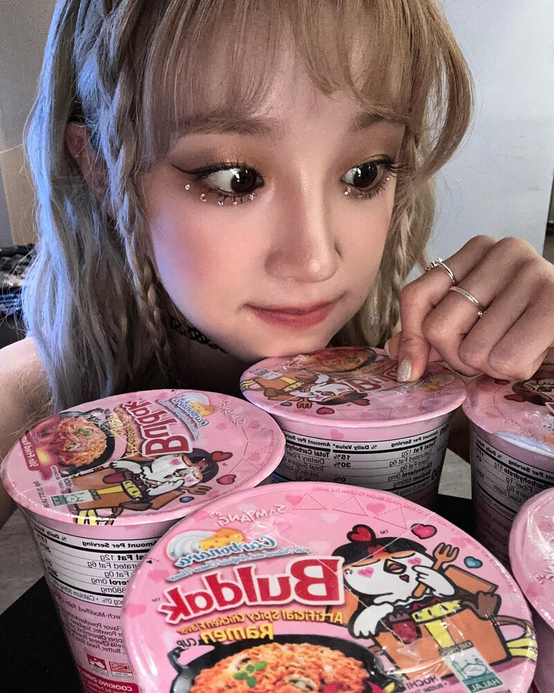 230827 - YUQI Instagram Update documents 1