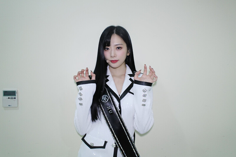 211214 Dreamcatcher Naver Post - "HALLOWEEN MIDNIGHT" Behind documents 16