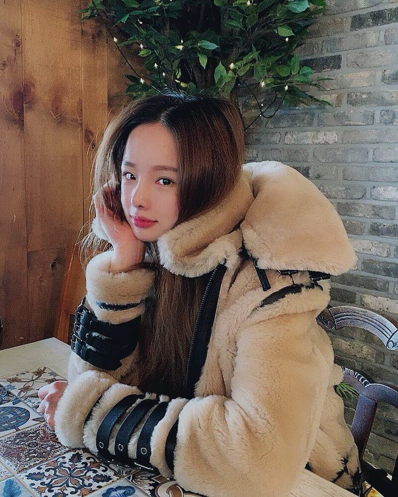 190228 Solji Instagram Update documents 2