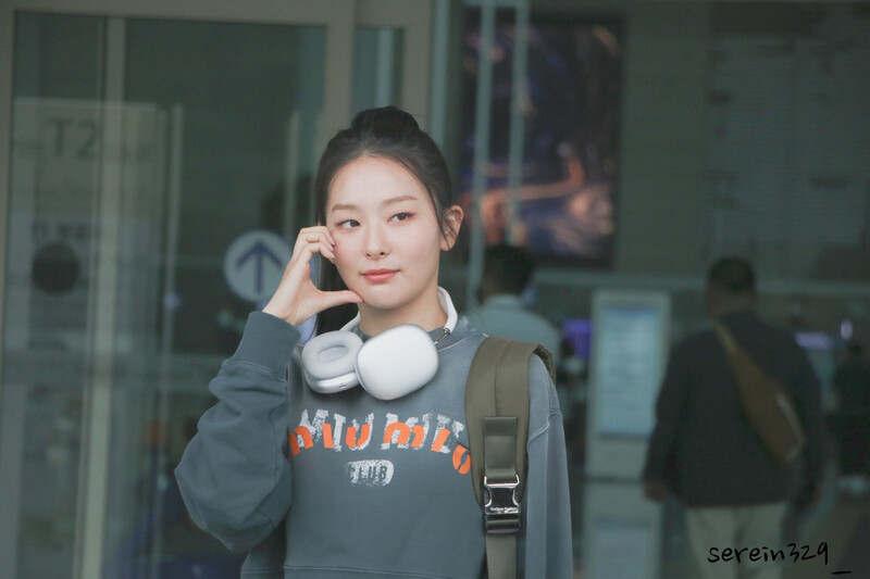 220911 Red Velvet Seulgi documents 23