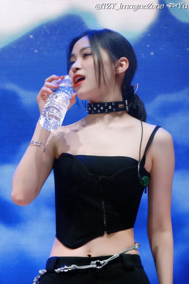 230520 ITZY Ryujin - Head In The Clouds Festival documents 4