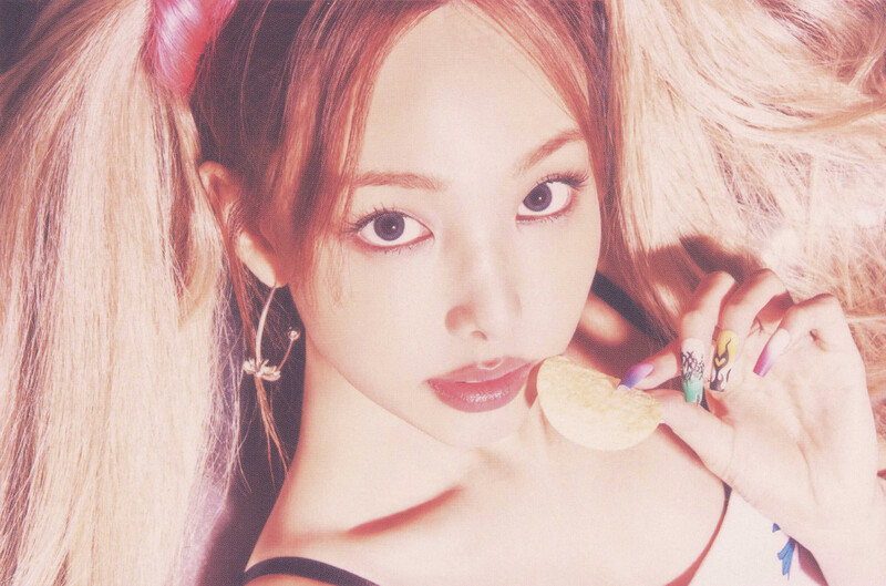 NAYEON 2nd Mini Album 'NA'  SCAN Photobook documents 3