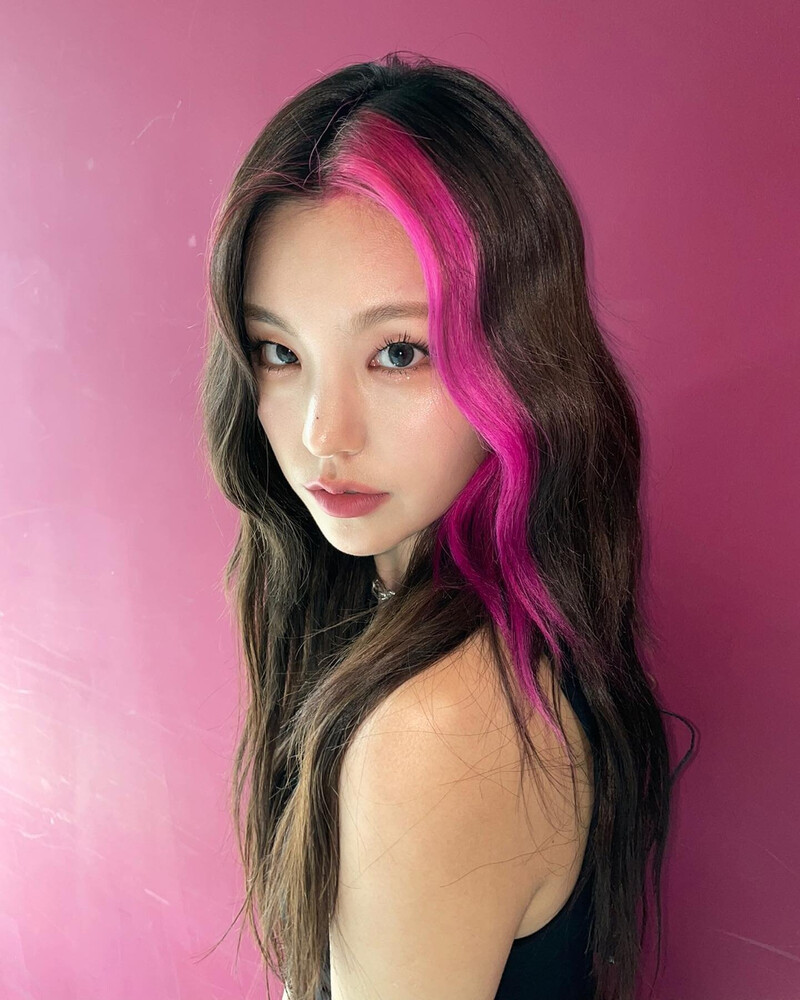 211009 ITZY Instagram Update - Yeji documents 4