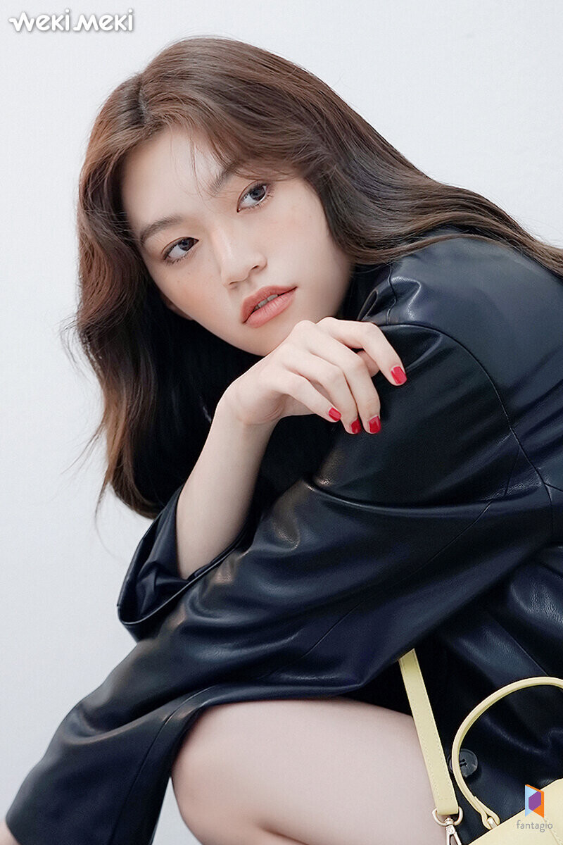 220119 Fantagio Naver Post - Doyeon - Star Magazine January 2022 Behind documents 15