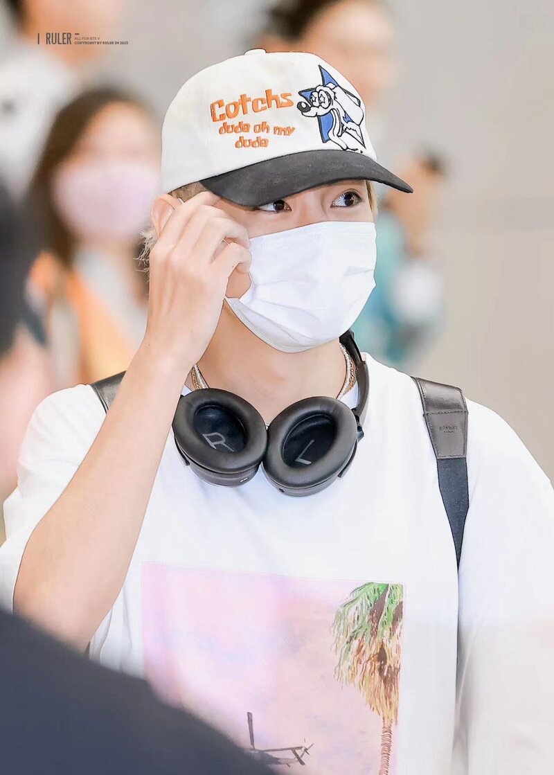 230616 BTS V - Incheon International Airport Arrival documents 1