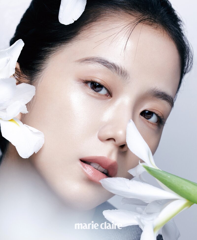 BLACKPINK Jisoo for Marie Claire Korea September 2022 Issue documents 2