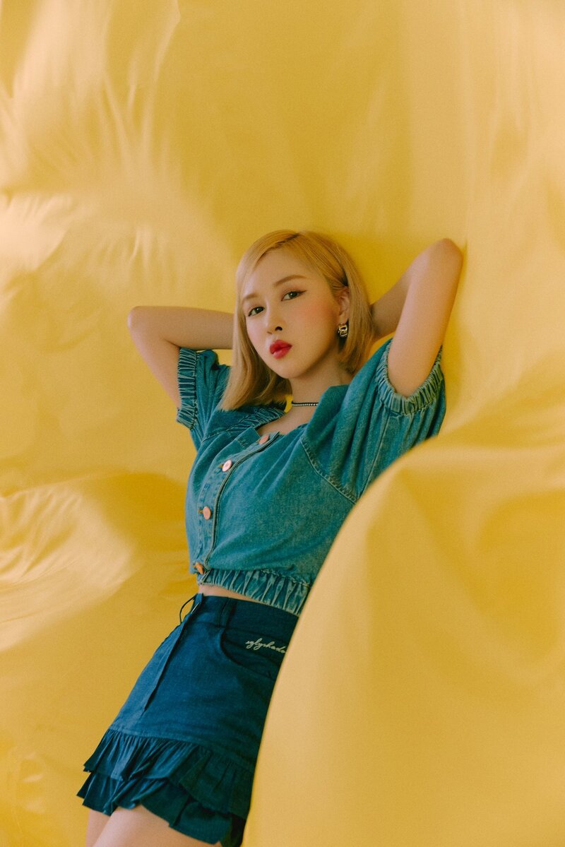 WJSN Dayoung for Universe 'Feel the Breeze' Photoshoot 2022 documents 1