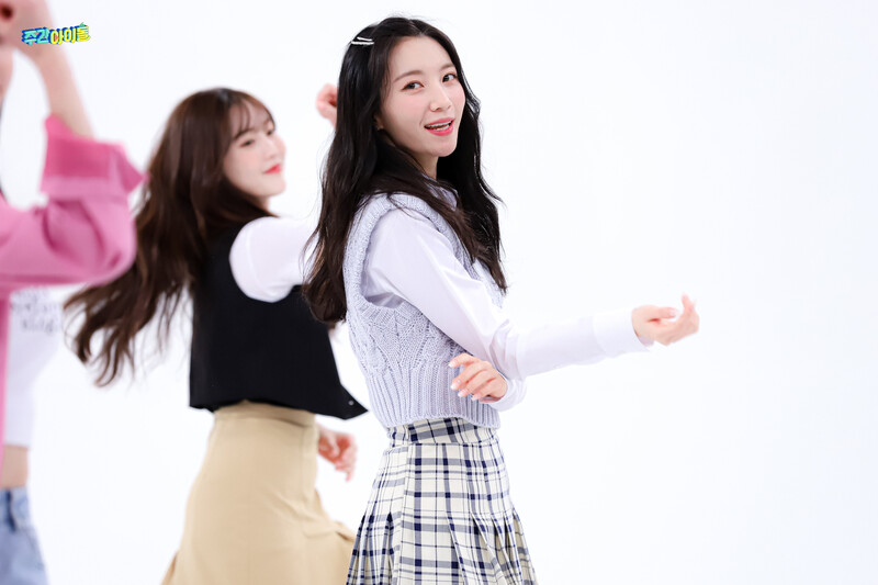 220329 MBC Naver - OH MY GIRL at Weekly Idol documents 3