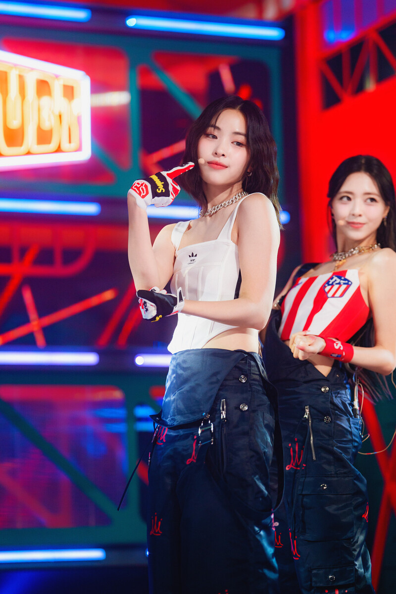 230806 ITZY Ryujin - ‘CAKE’ at Inkigayo documents 2